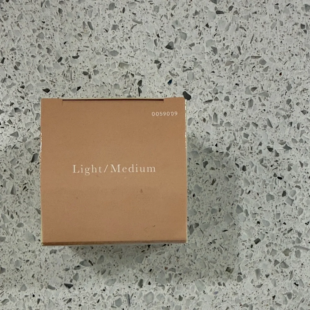Laura Geller Baked to Go Blurring + Setting Powder -light/medium